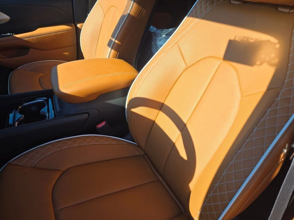 New 2026 Chrysler Pacifica Pinnacle image 23