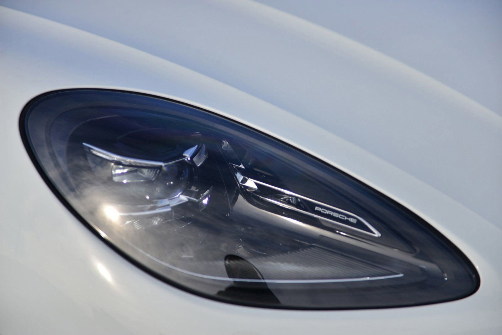 Used 2025 Porsche Macan image 11