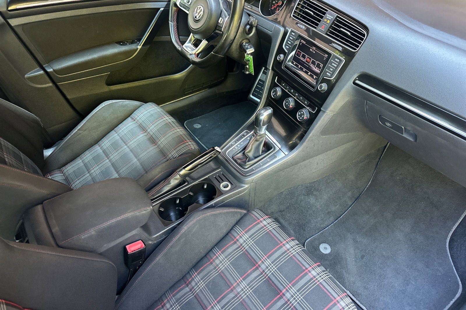 Used 2015 Volkswagen GTI SE FWD image 20