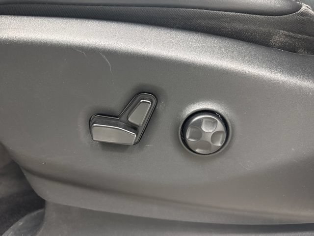 Used 2023 Chrysler Pacifica Touring-L FWD image 10