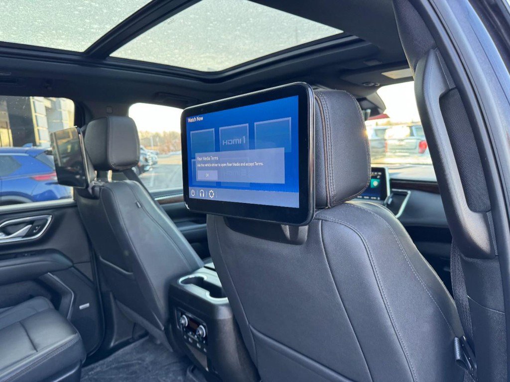 Used 2023 Chevrolet Tahoe High Country w/ Advanced Technology Package image 21