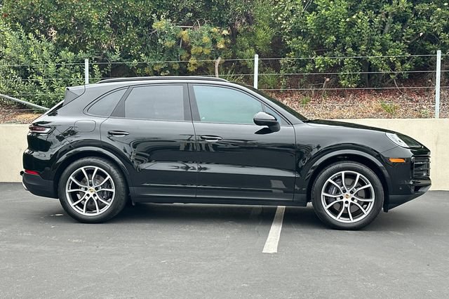 Used 2024 Porsche Cayenne AWD/4WD image 6