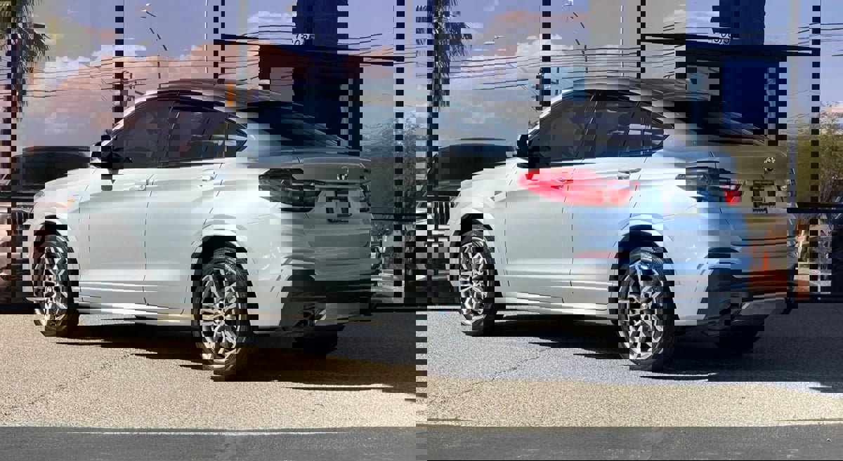 Used 2018 BMW X4 M40i image 8