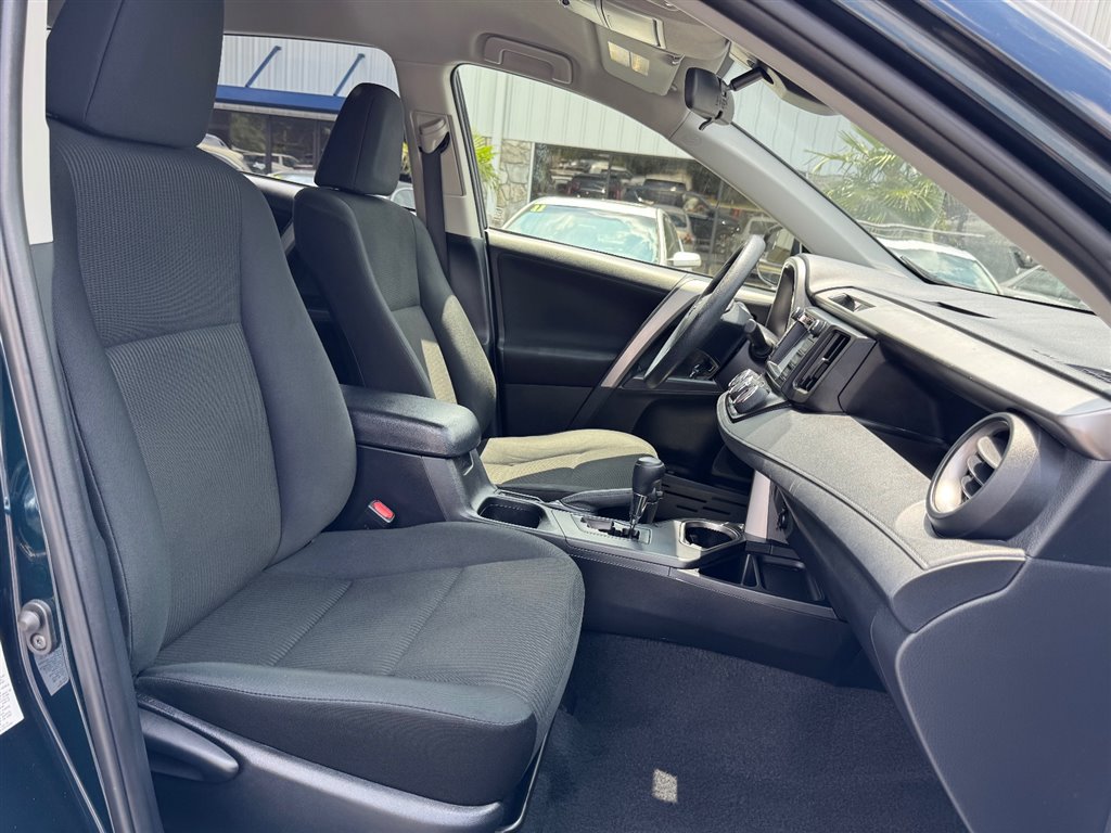 Used 2018 Toyota RAV4 LE w/ All Weather Liner Package AWD/4WD image 19