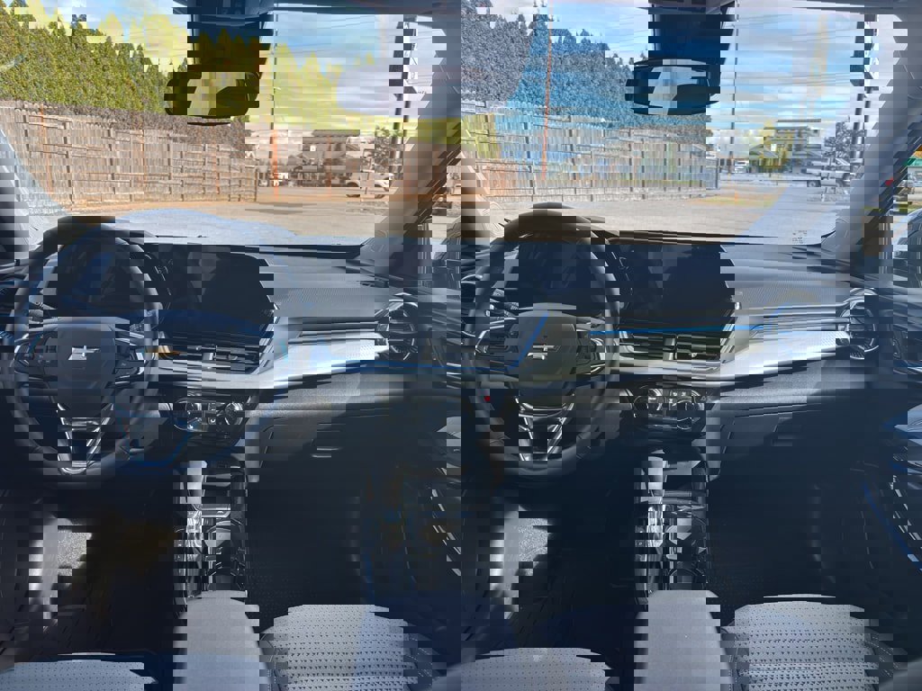 Used 2025 Chevrolet Trax LT w/ Driver Confidence Package image 28