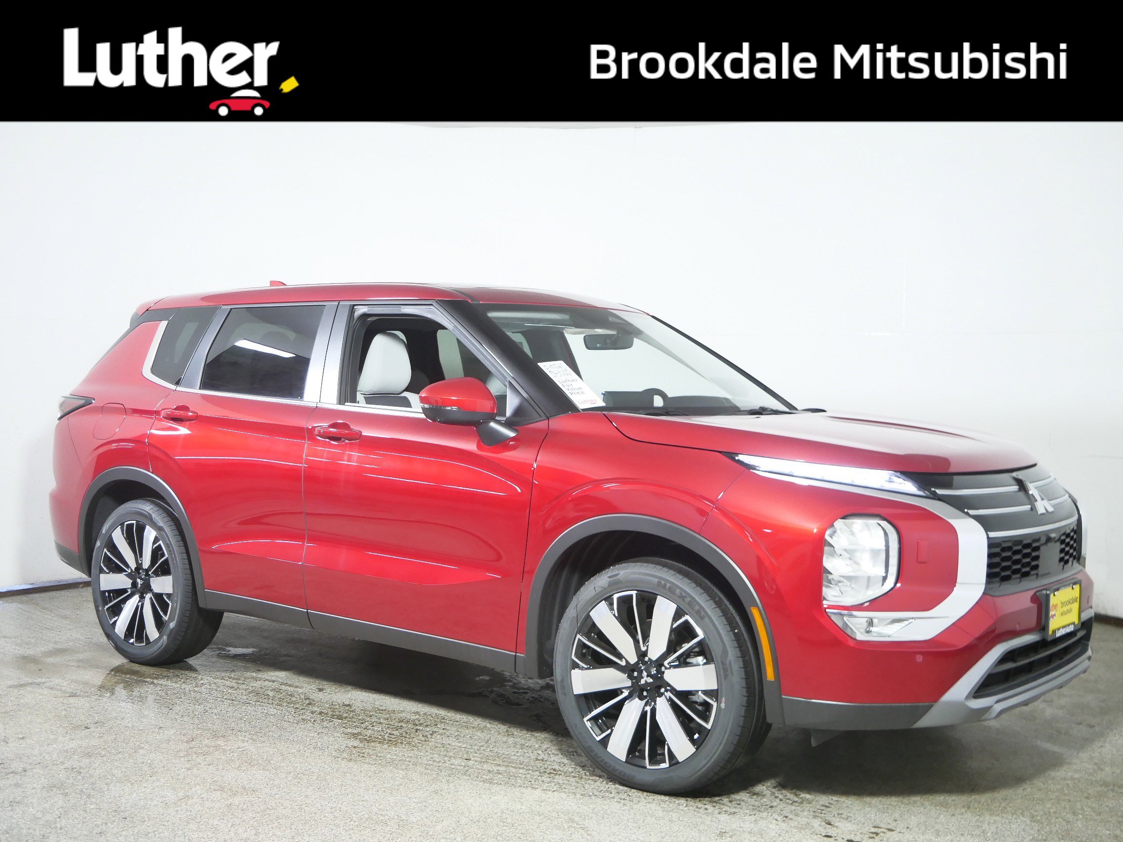 New 2025 Mitsubishi Outlander SE