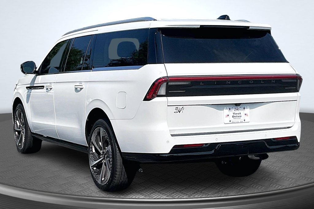 New 2027 Lincoln Navigator L Black Label AWD/4WD image 3