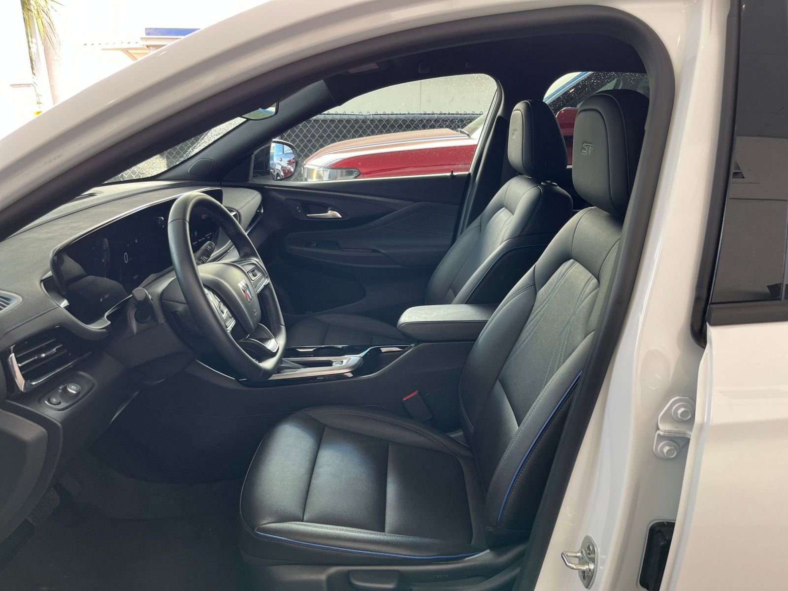 Used 2025 Buick Envista Sport Touring image 27