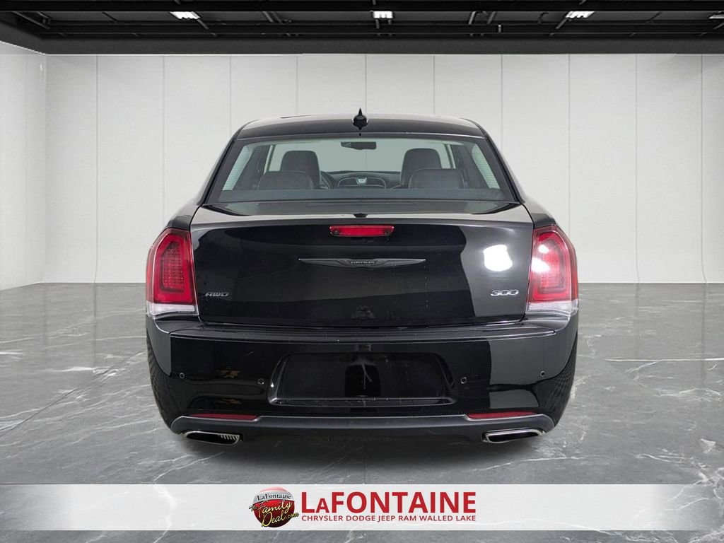 Used 2023 Chrysler 300 Touring L w/ Popular Equipment Group image 4