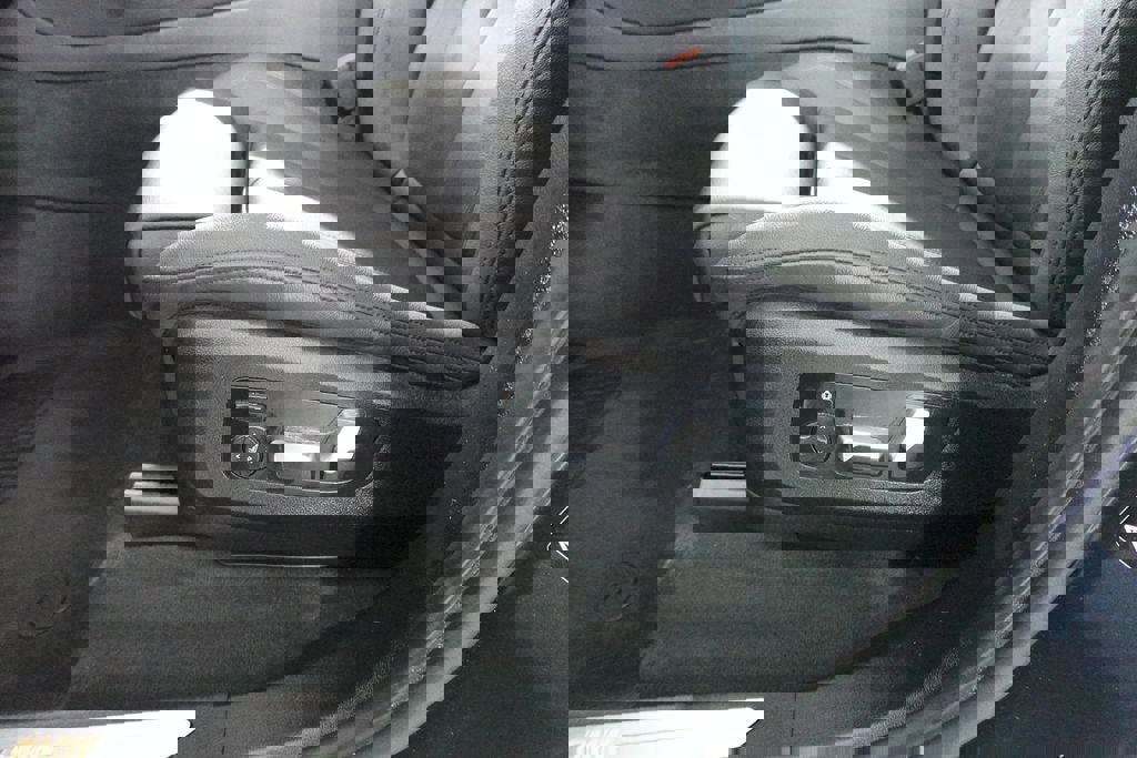 Used 2022 BMW X5 xDrive40i w/ Parking Assistance Package image 11