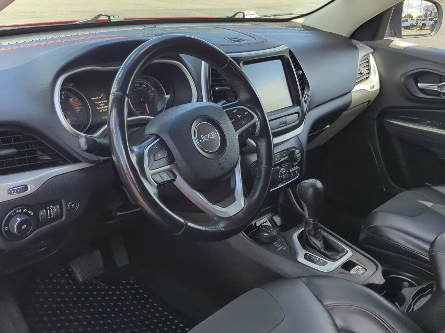 Used 2017 Jeep Cherokee Trailhawk AWD/4WD image 10