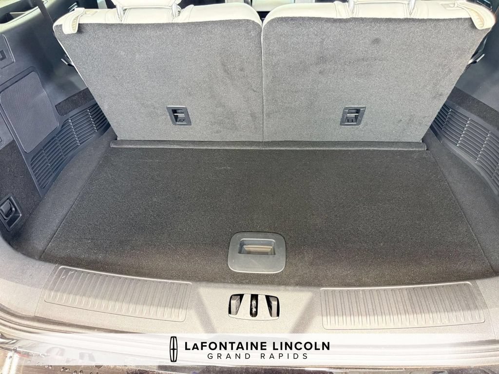 Certified 2026 Lincoln Aviator AWD image 30