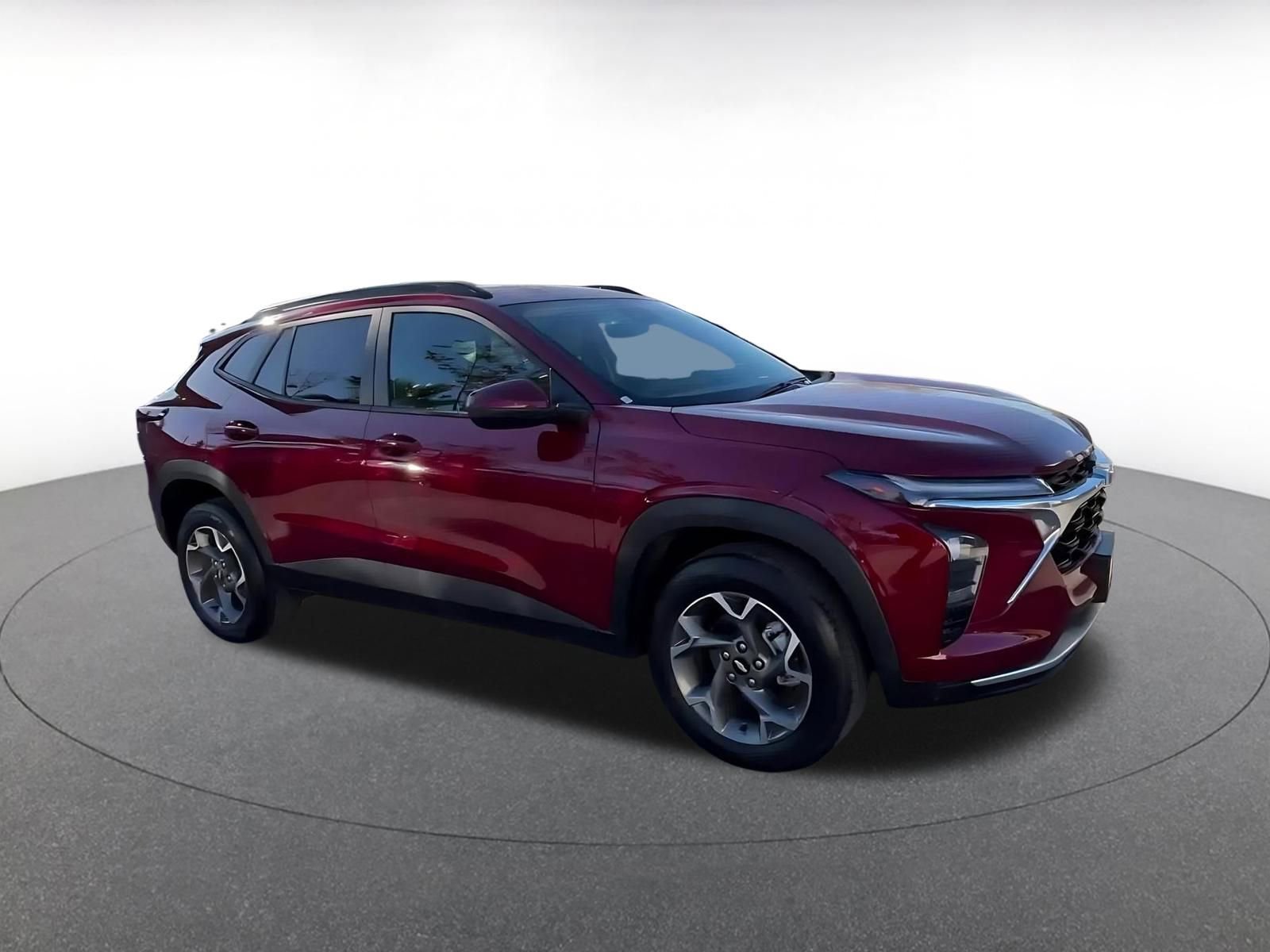 Used 2025 Chevrolet Trax LT image 2