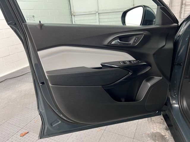 Used 2025 Chevrolet Trax LT image 27