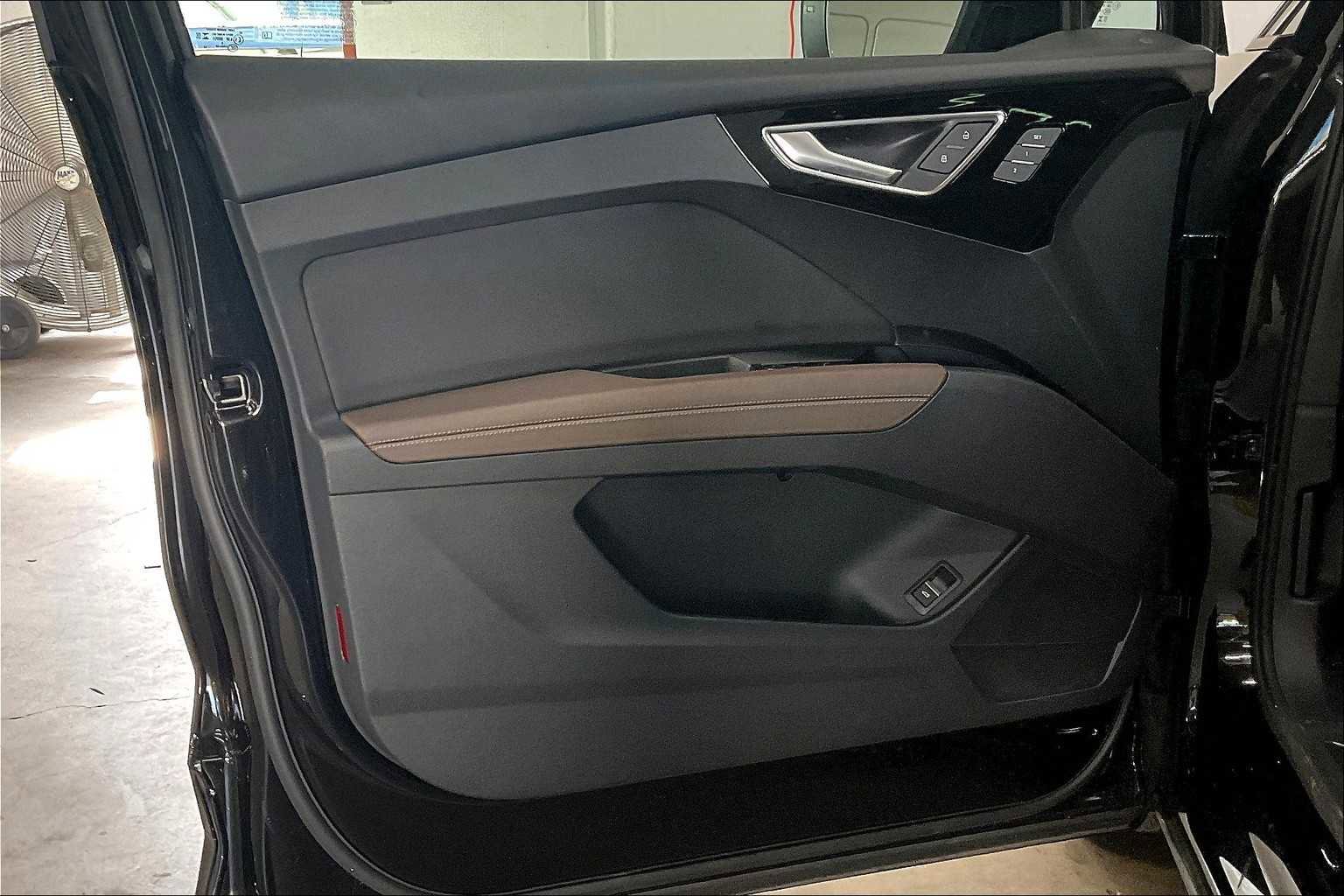 Certified 2023 Audi Q4 e-tron Prestige w/ Black Optic Package image 25