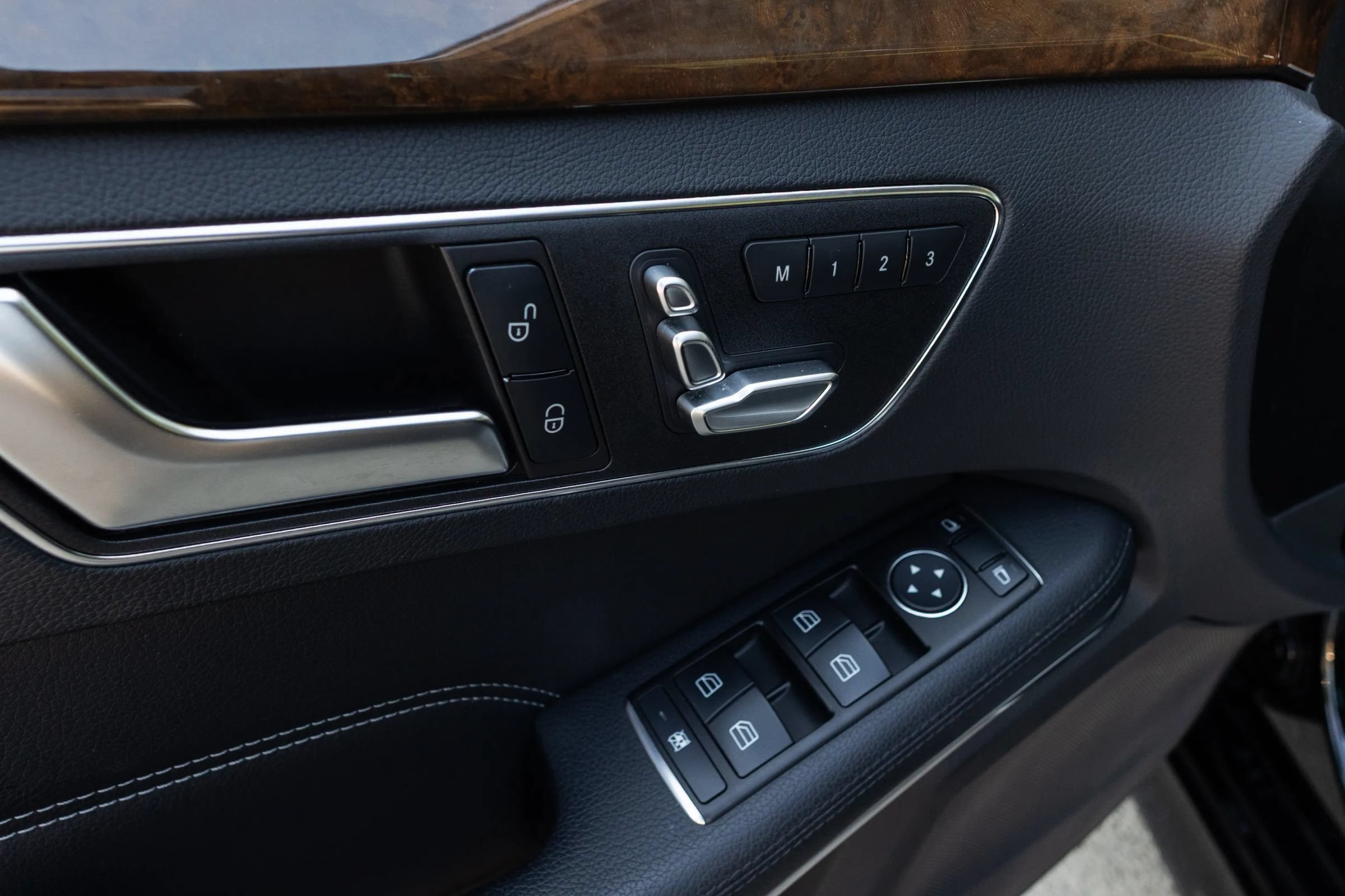 Used 2014 Mercedes-Benz E 350 4MATIC Sedan image 10