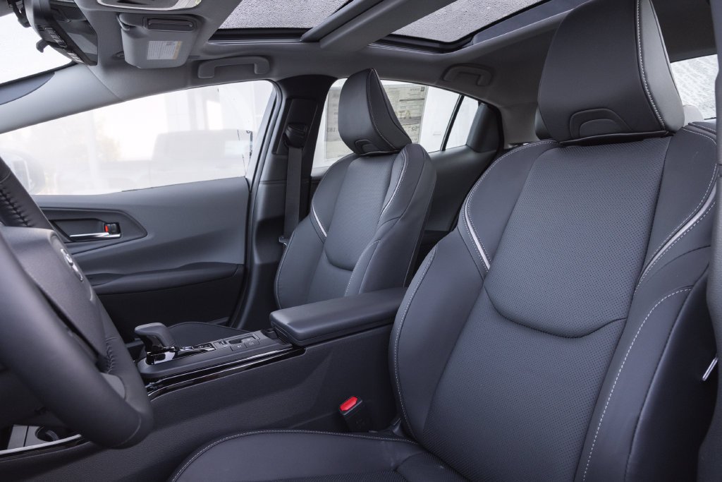 New 2027 Toyota Prius FWD image 8