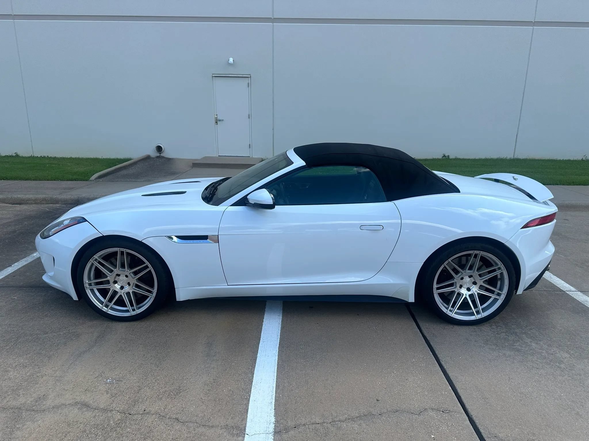 Used 2014 Jaguar F-TYPE S RWD image 2