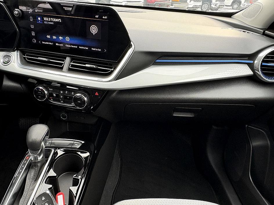 Used 2025 Chevrolet Trax LT w/ Driver Confidence Package image 14