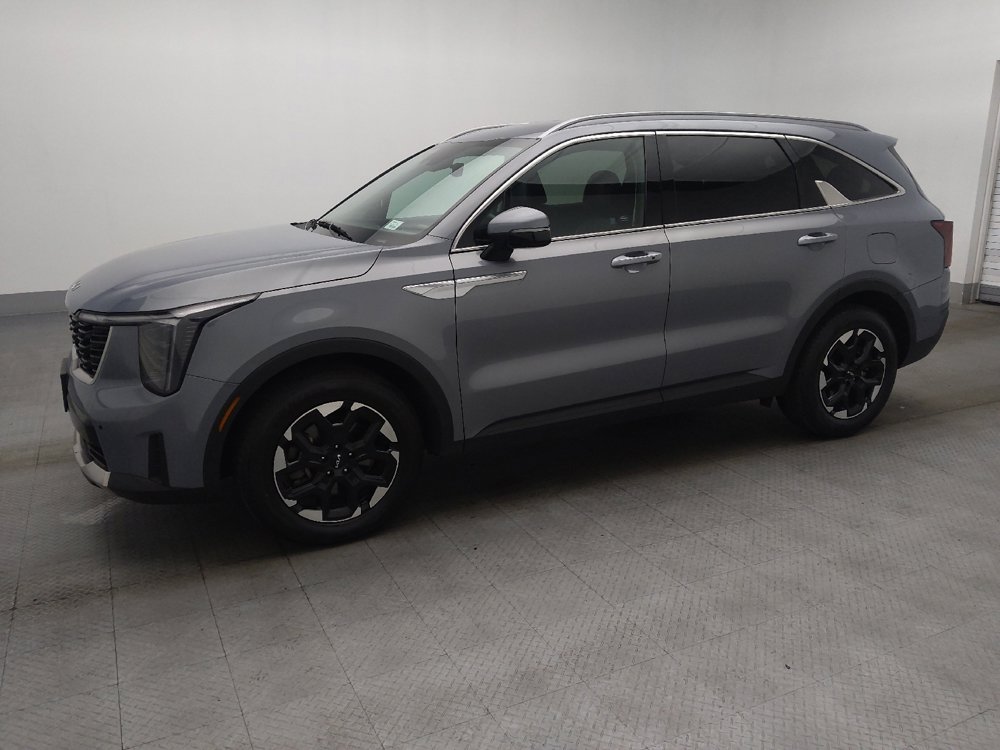 Used 2024 Kia Sorento S image 2