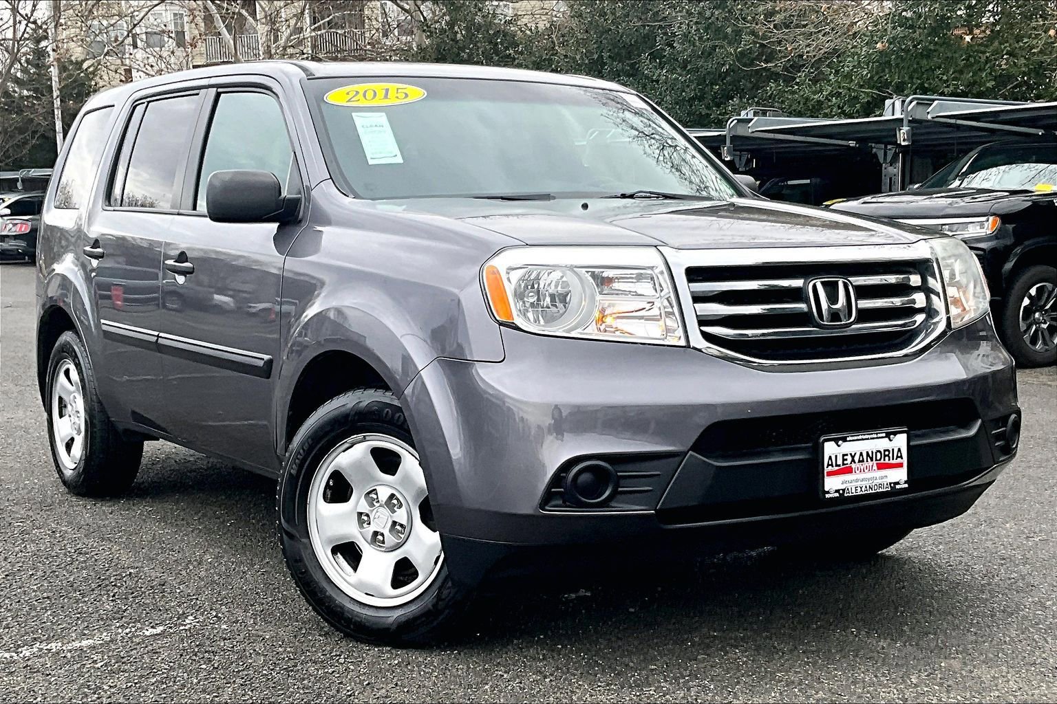 Used 2015 Honda Pilot LX image 2