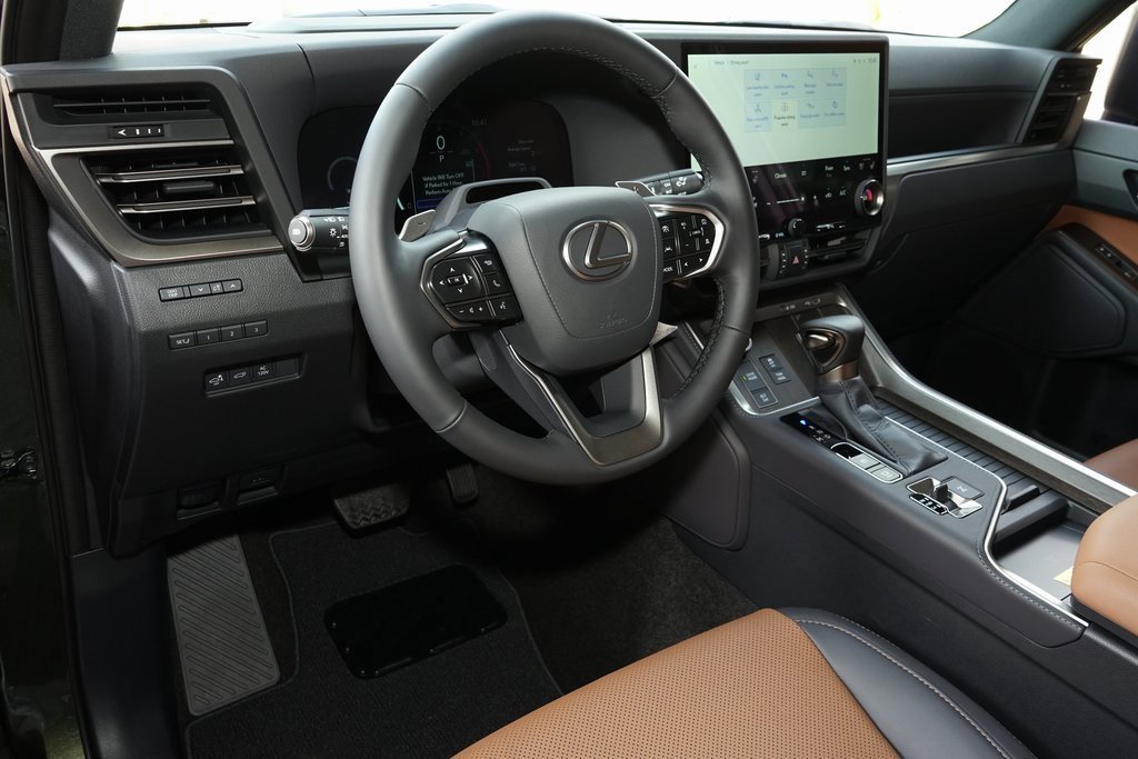 Used 2025 Lexus GX 550 image 7