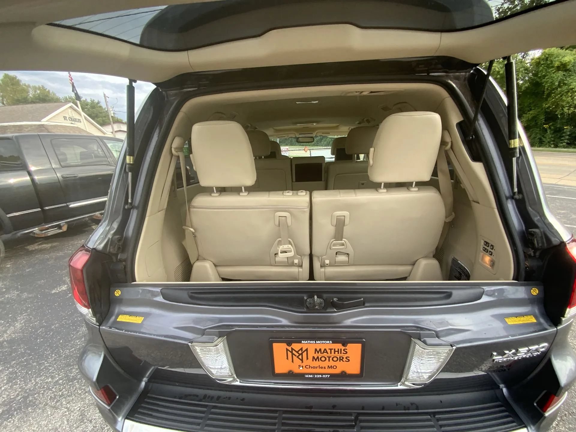 Used 2013 Lexus LX 570 4WD w/ Luxury Pkg image 21