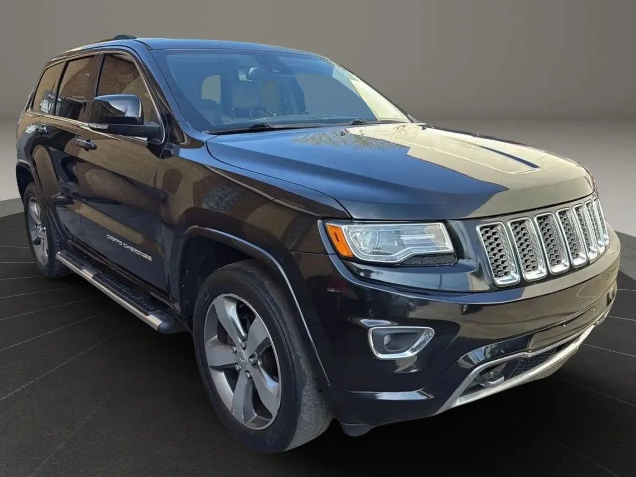 Used 2015 Jeep Grand Cherokee Overland w/ Advanced Technology Group AWD/4WD image 3