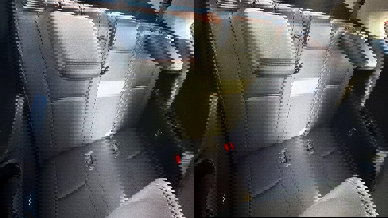 Used 2020 Toyota Highlander XLE image 19