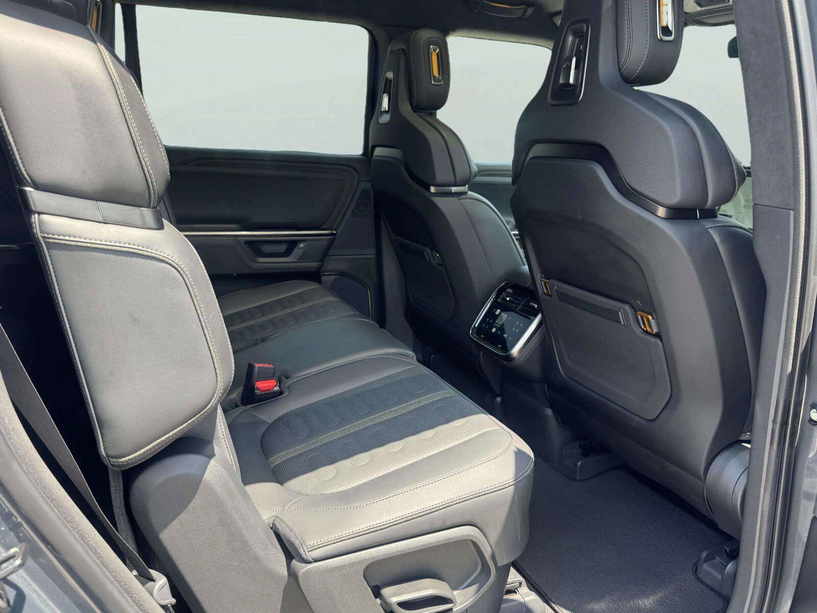 Used 2025 Rivian R1S Adventure AWD/4WD image 52