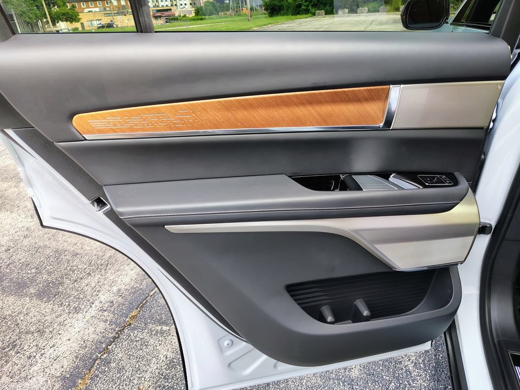 New 2027 Cadillac Vistiq Premium Luxury AWD/4WD image 33