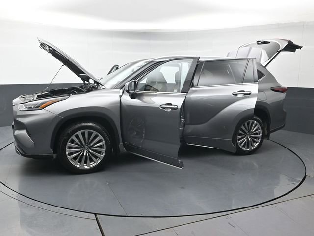 Certified 2025 Toyota Highlander XLE image 57