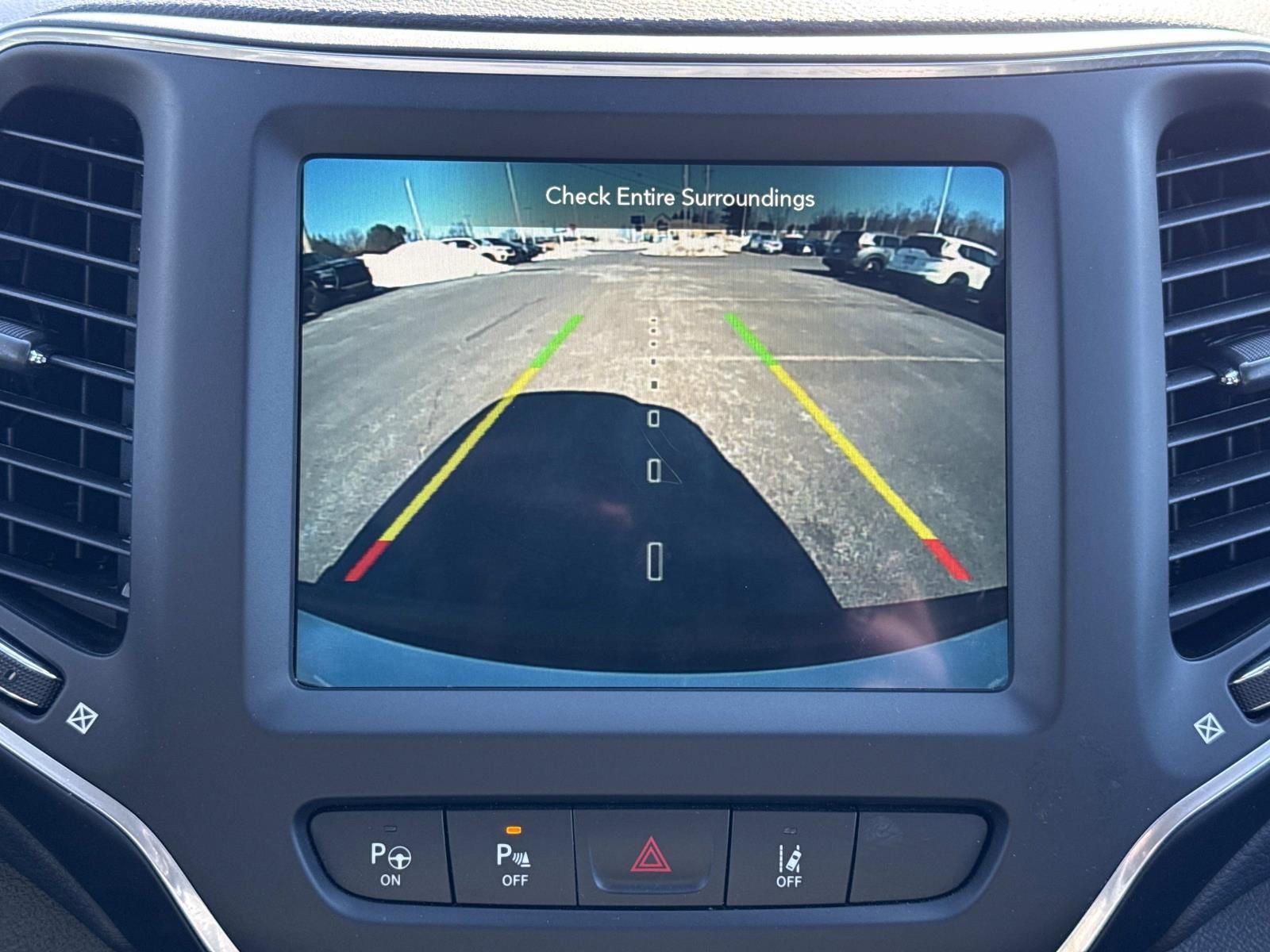 Used 2023 Jeep Cherokee Altitude Lux image 10