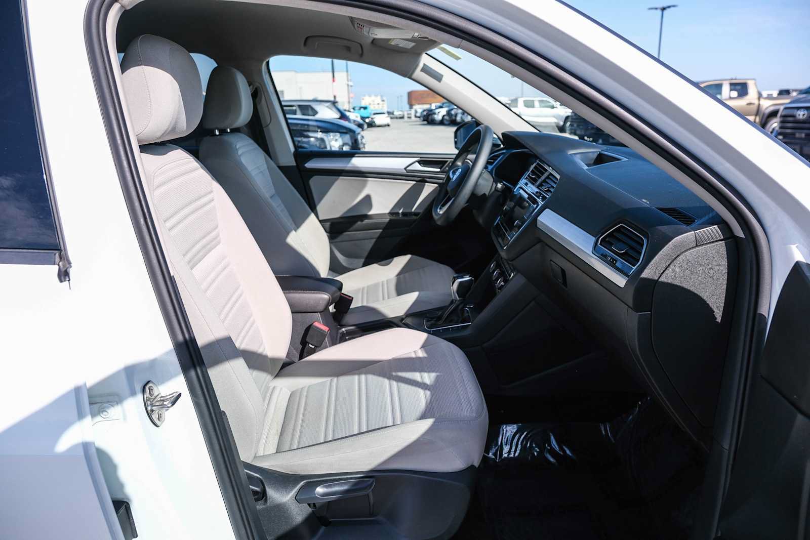 Used 2022 Volkswagen Tiguan S FWD image 16