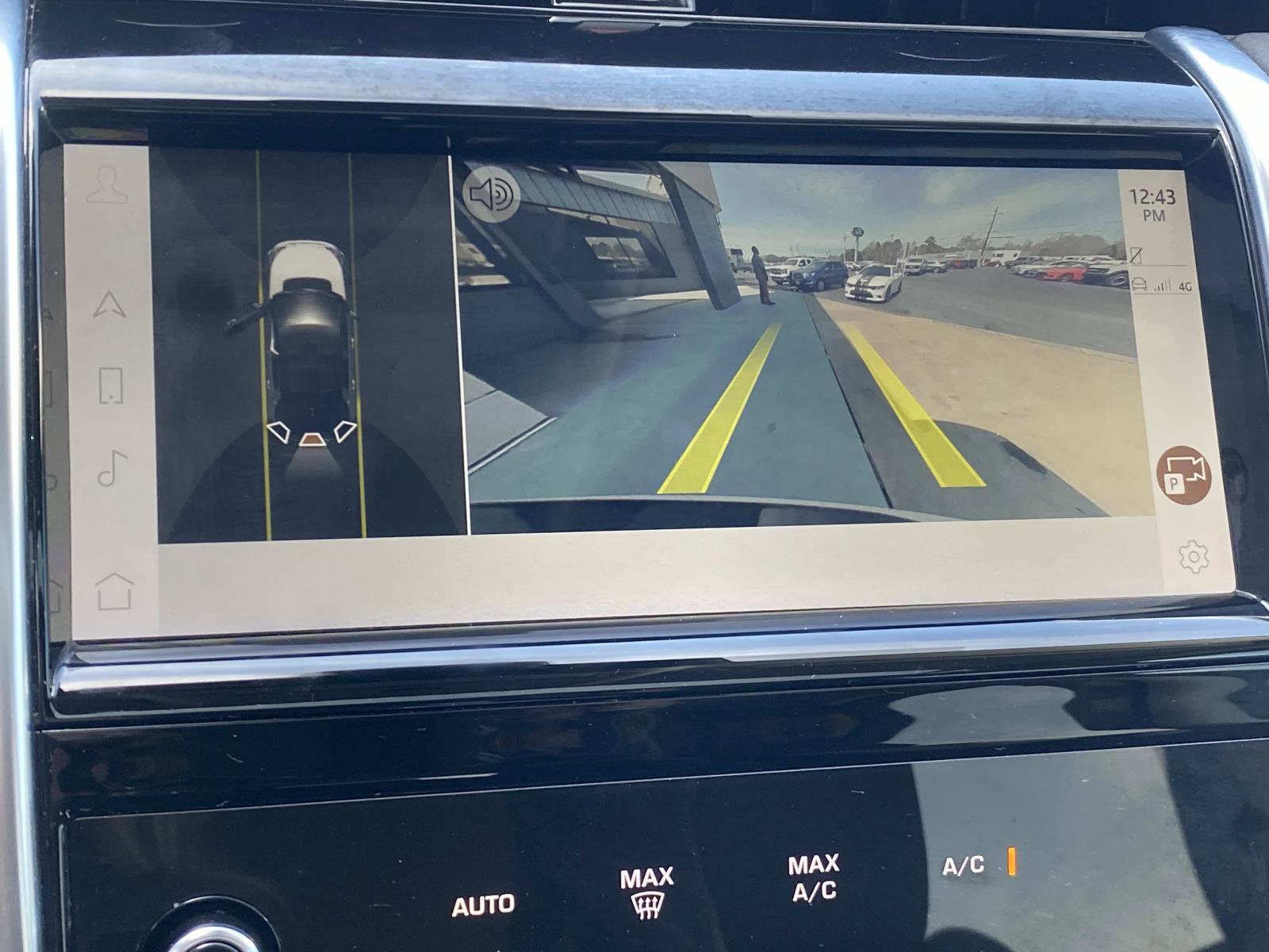 Used 2022 Land Rover Discovery Sport SE image 25