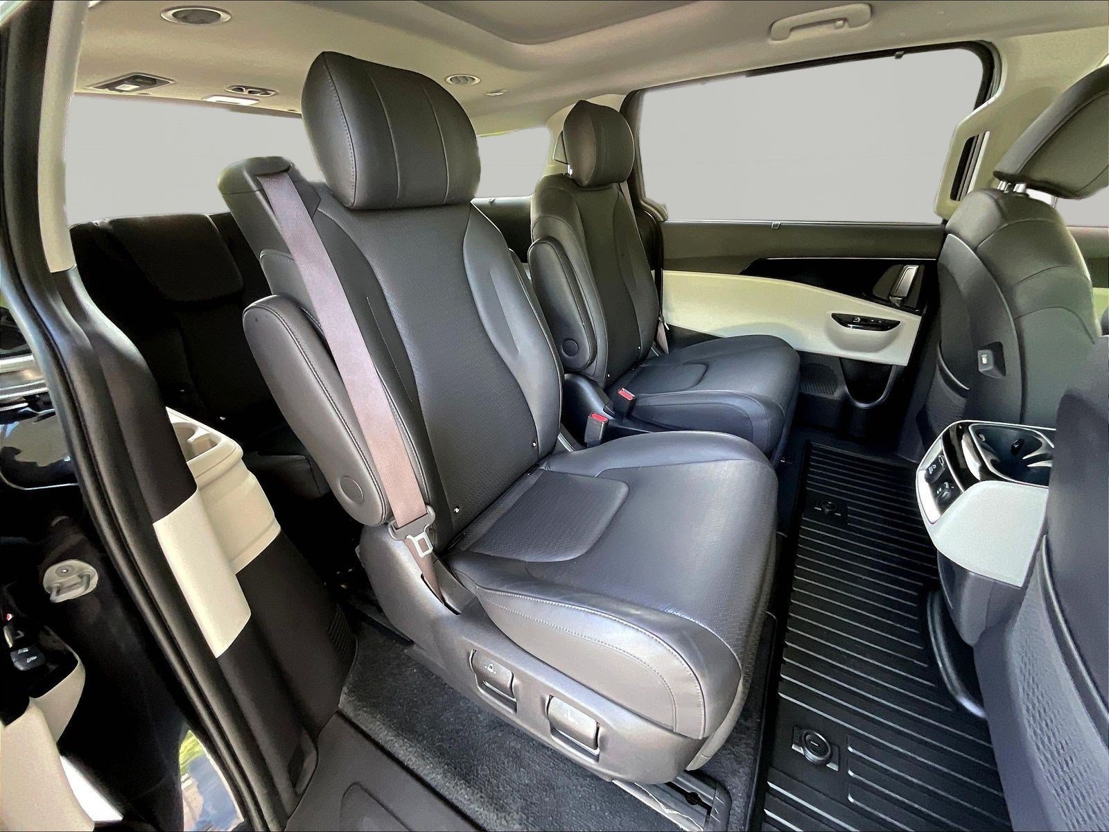 Used 2024 Kia Carnival SX Prestige FWD image 25