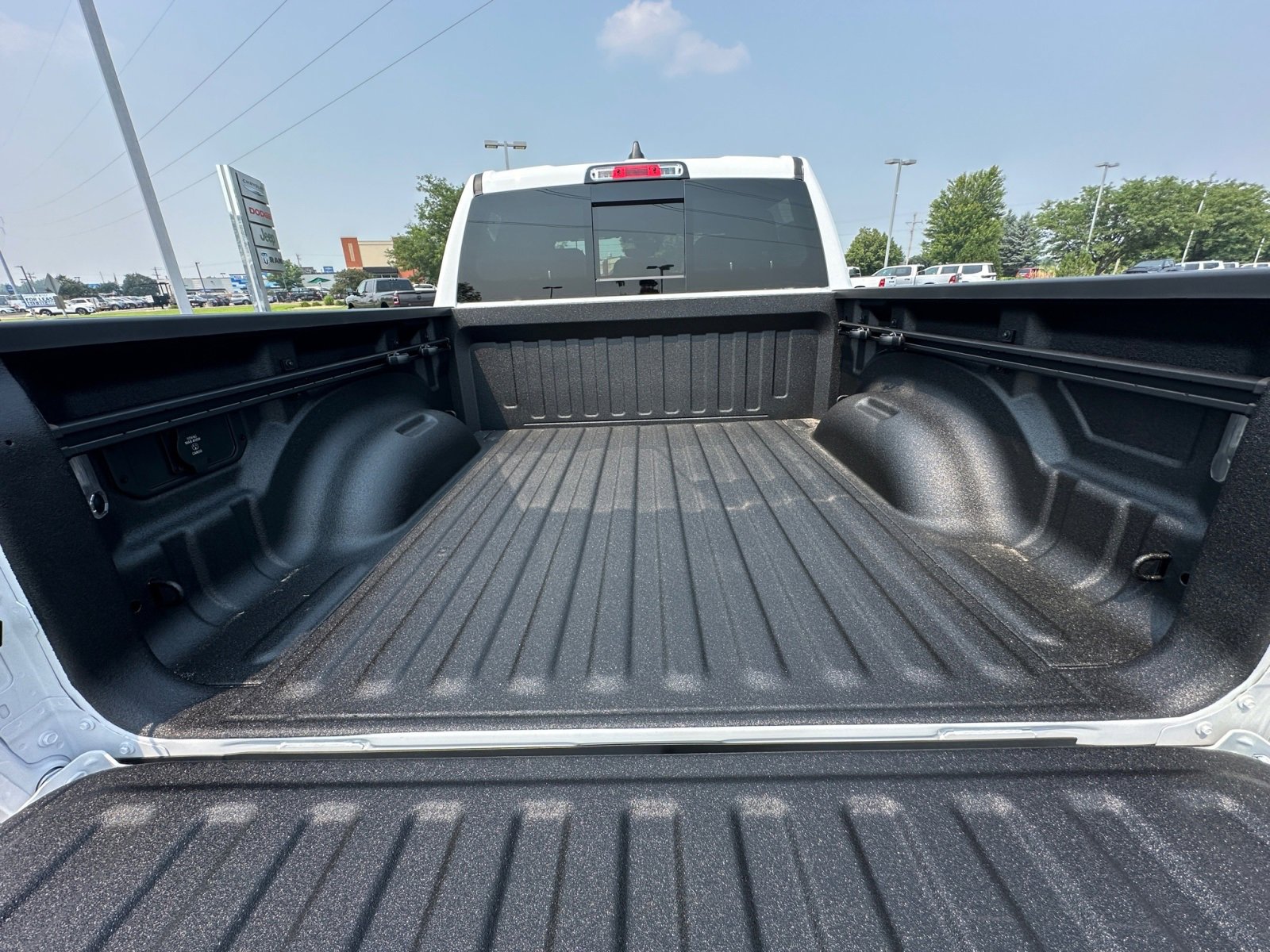 New 2026 RAM 1500 4x4 Crew Cab image 38
