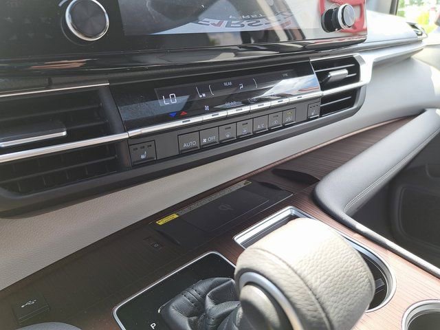 Certified 2022 Toyota Sienna XLE w/ XLE Plus Package FWD image 18