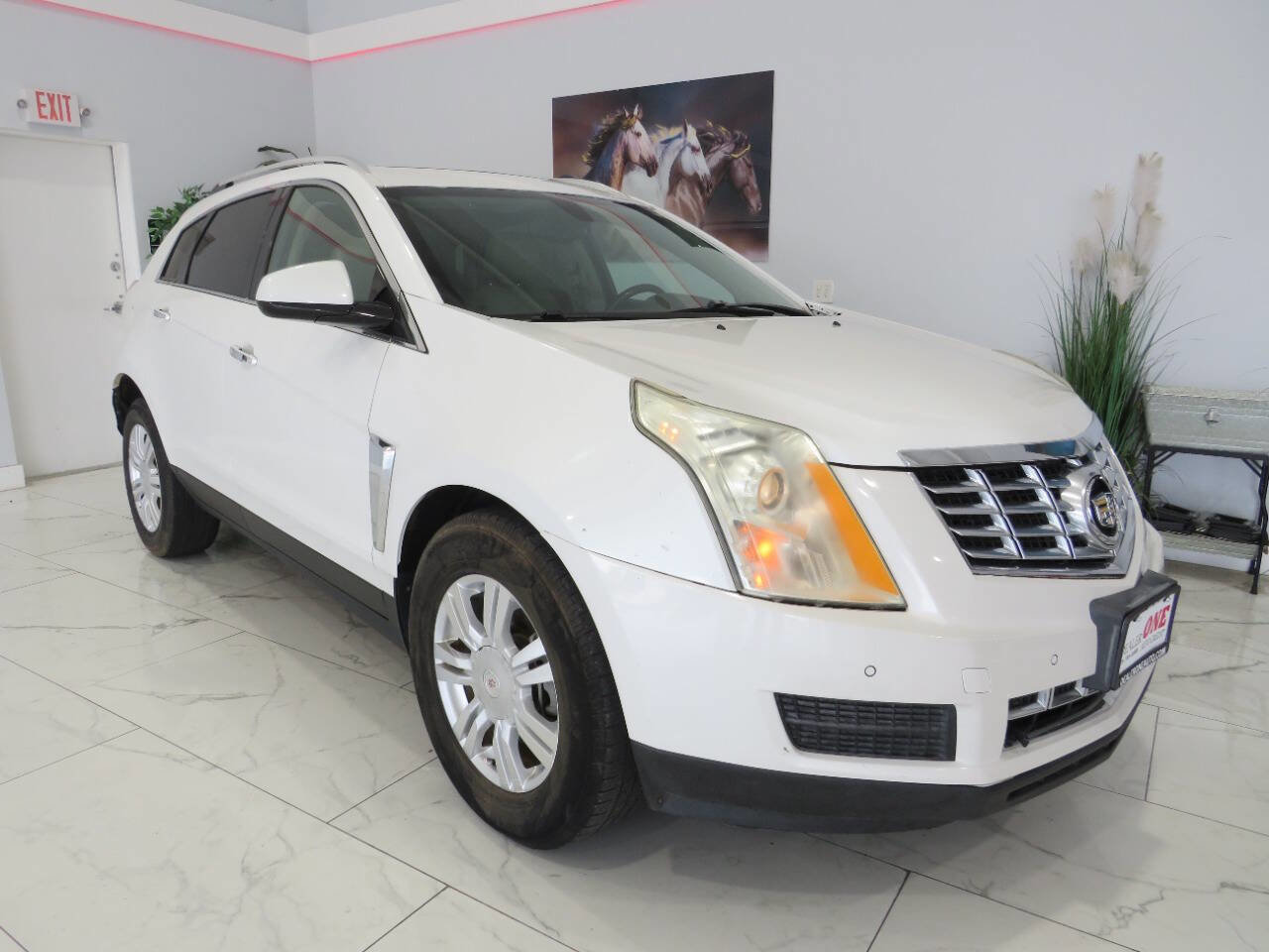 Used 2014 Cadillac SRX Luxury FWD image 2