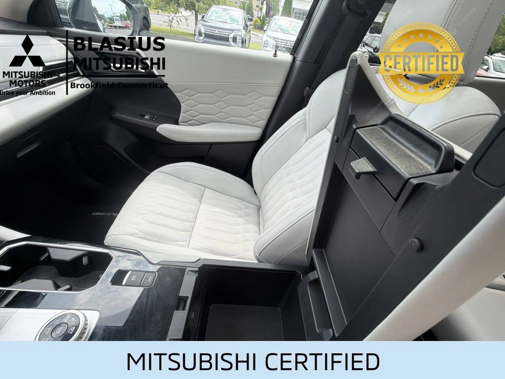 Used 2025 Mitsubishi Outlander AWD image 24