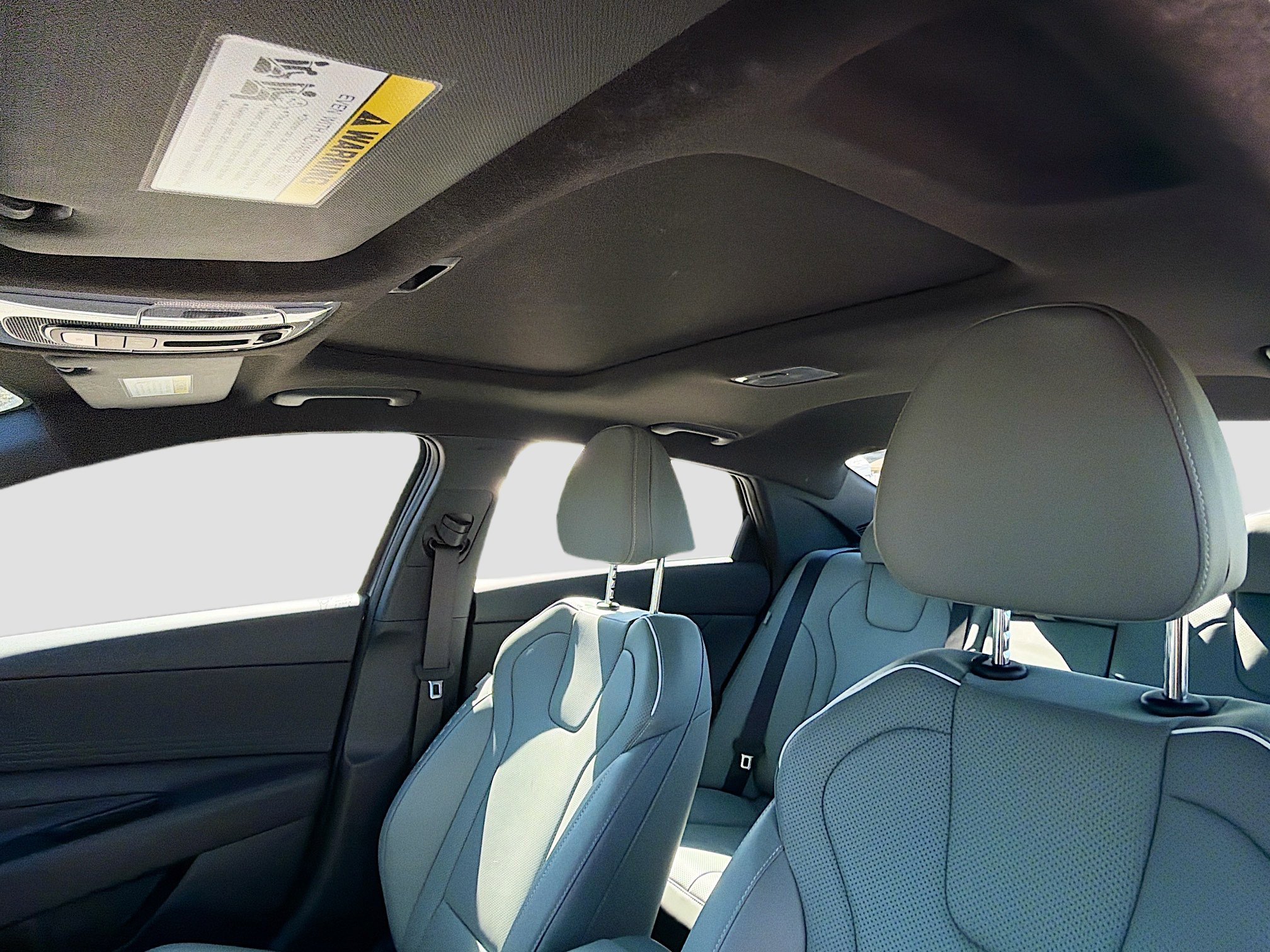 Used 2025 Hyundai Elantra Limited image 24