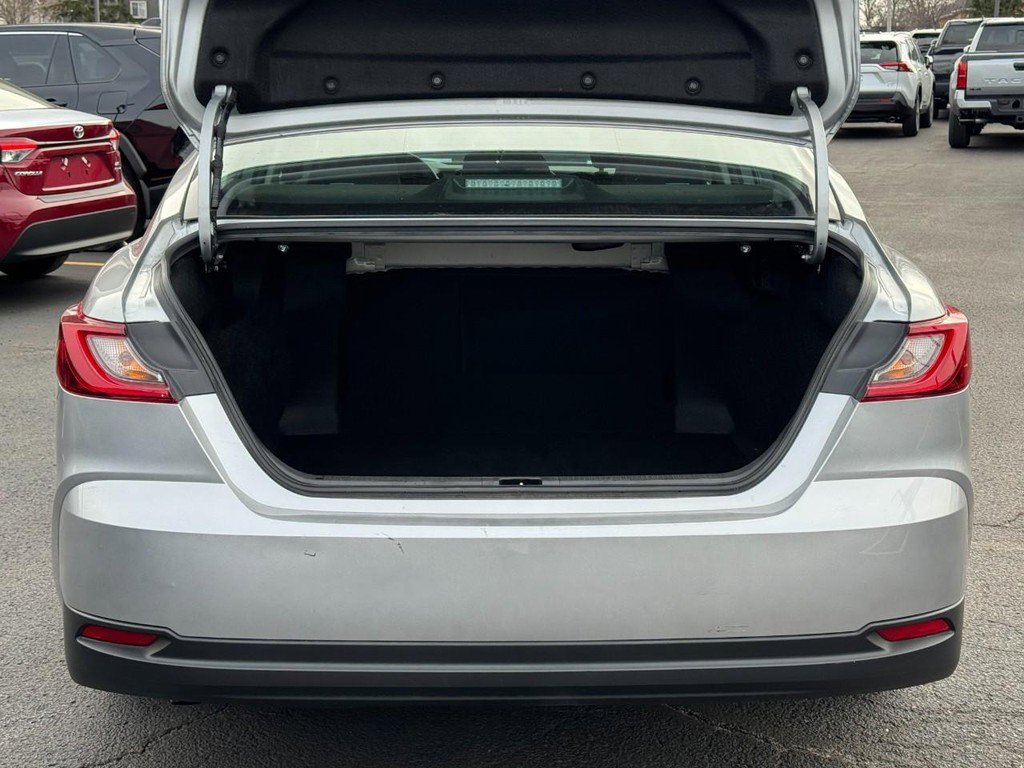 Used 2025 Toyota Camry image 9