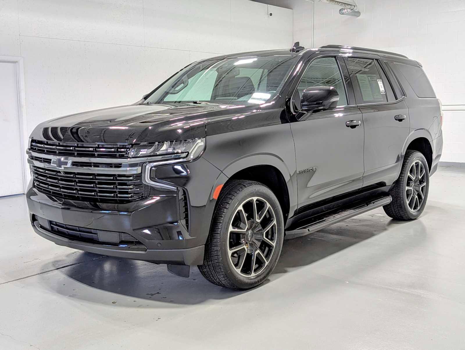 Used 2022 Chevrolet Tahoe RST w/ Luxury Package AWD/4WD image 1