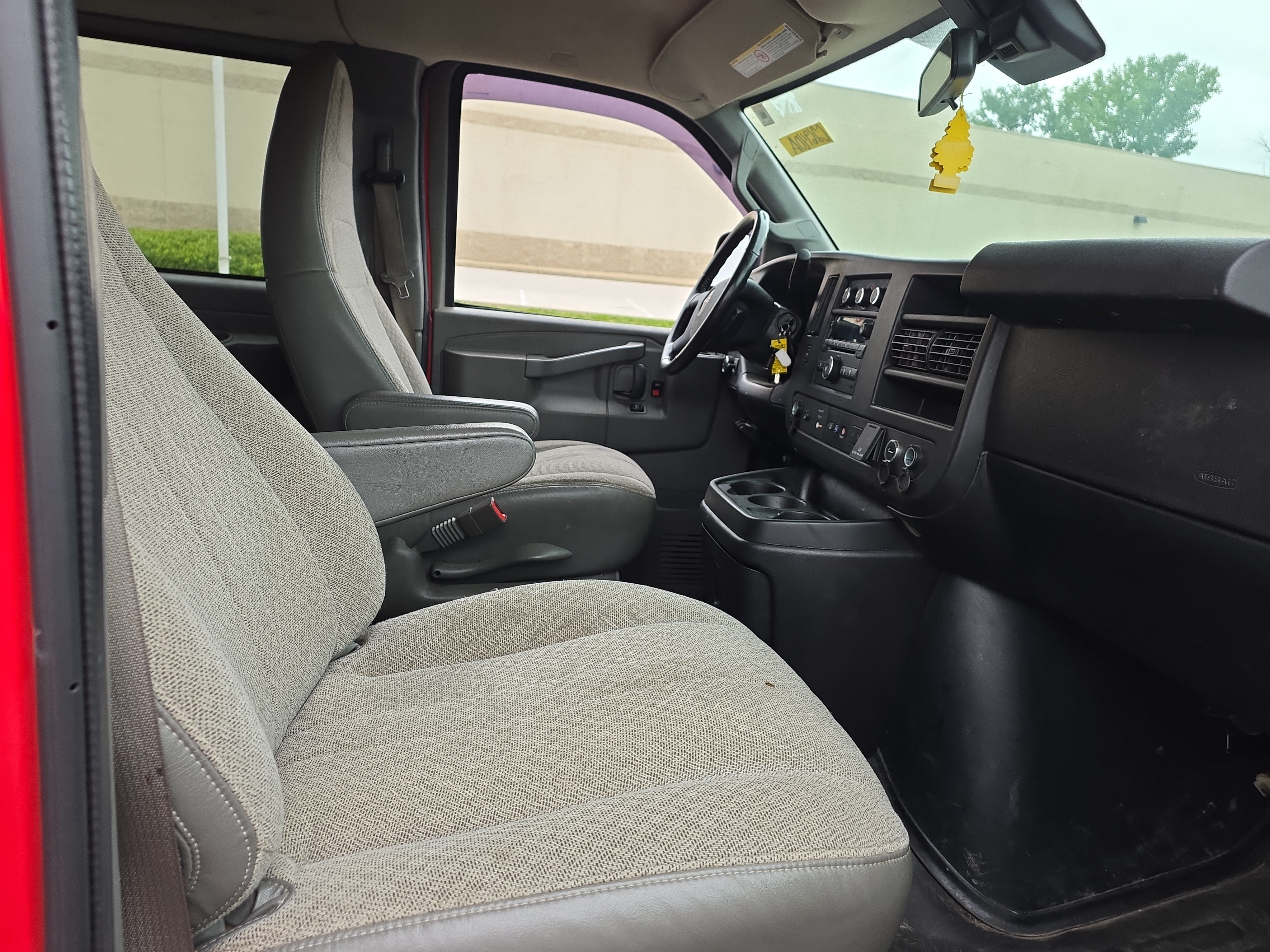 Used 2021 GMC Savana 3500 LS w/ Chrome Appearance Package RWD image 10