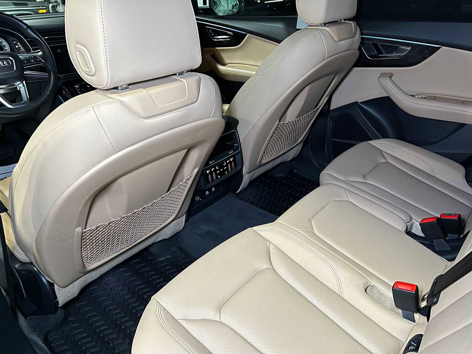 Used 2022 Audi Q8 Prestige image 22