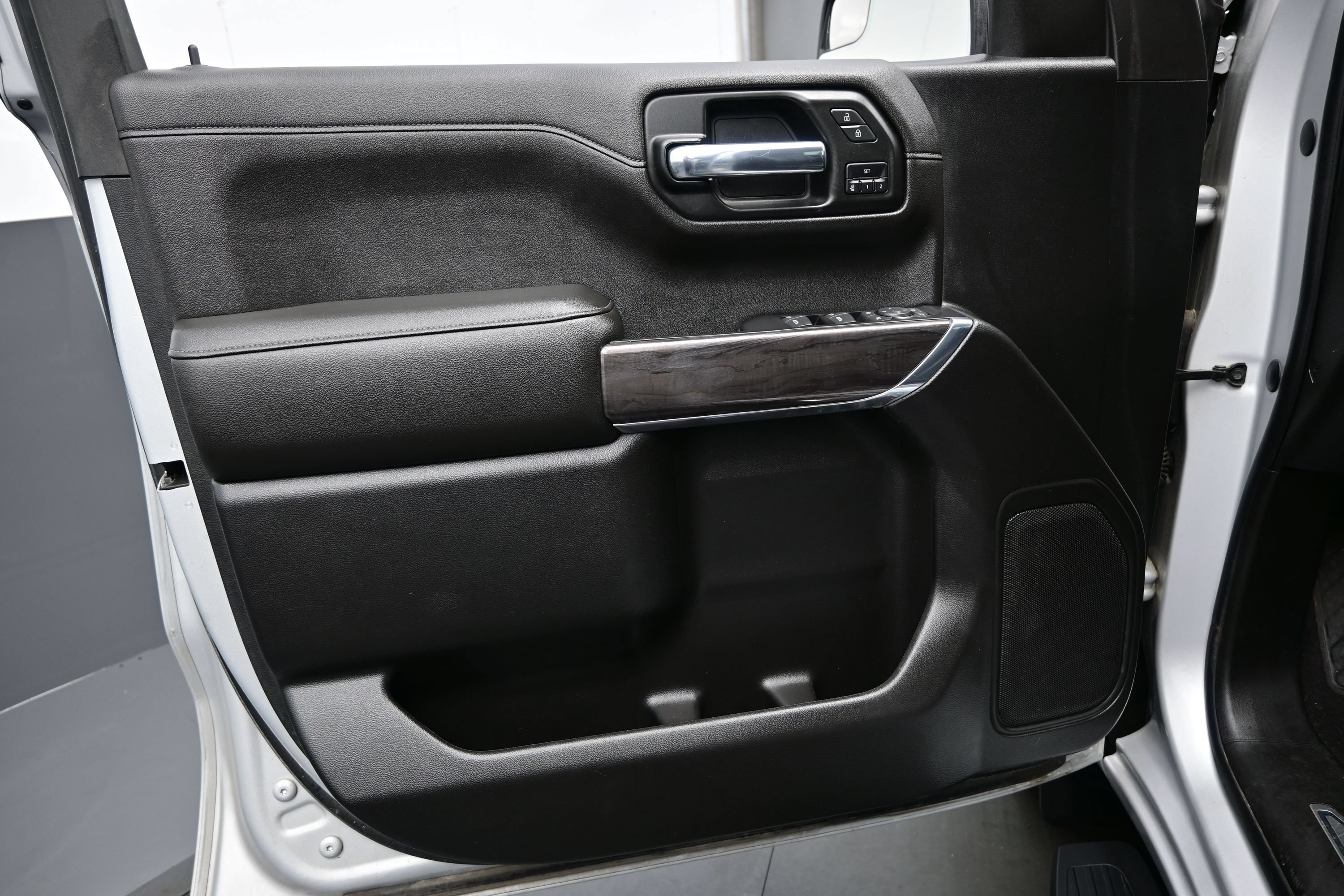 Used 2019 Chevrolet Silverado 1500 LTZ w/ Max Trailering Package AWD/4WD image 9