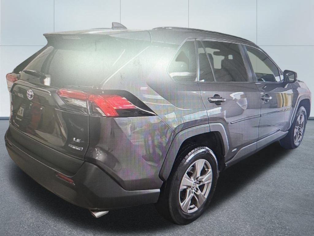 Used 2024 Toyota RAV4 LE AWD/4WD image 5
