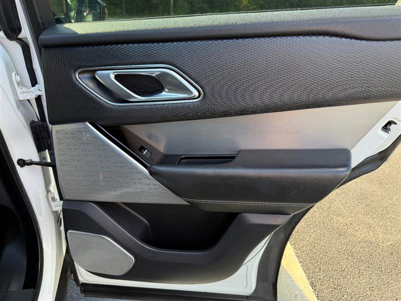 Used 2018 Land Rover Range Rover Velar R-Dynamic SE image 17