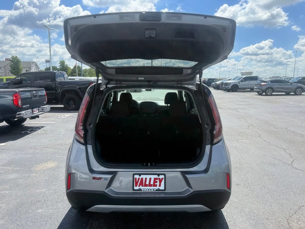 Used 2025 Kia Soul LX w/ LX Technology Package FWD image 38