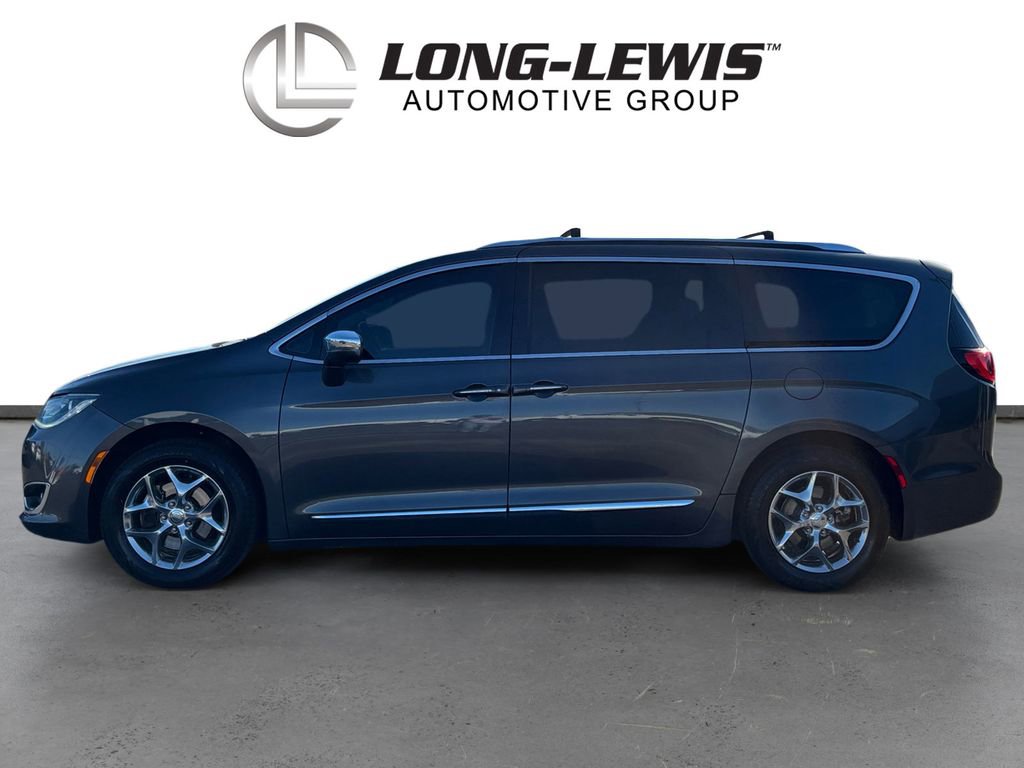 Used 2017 Chrysler Pacifica Limited image 2